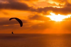 Vol au Coucher du Soleil